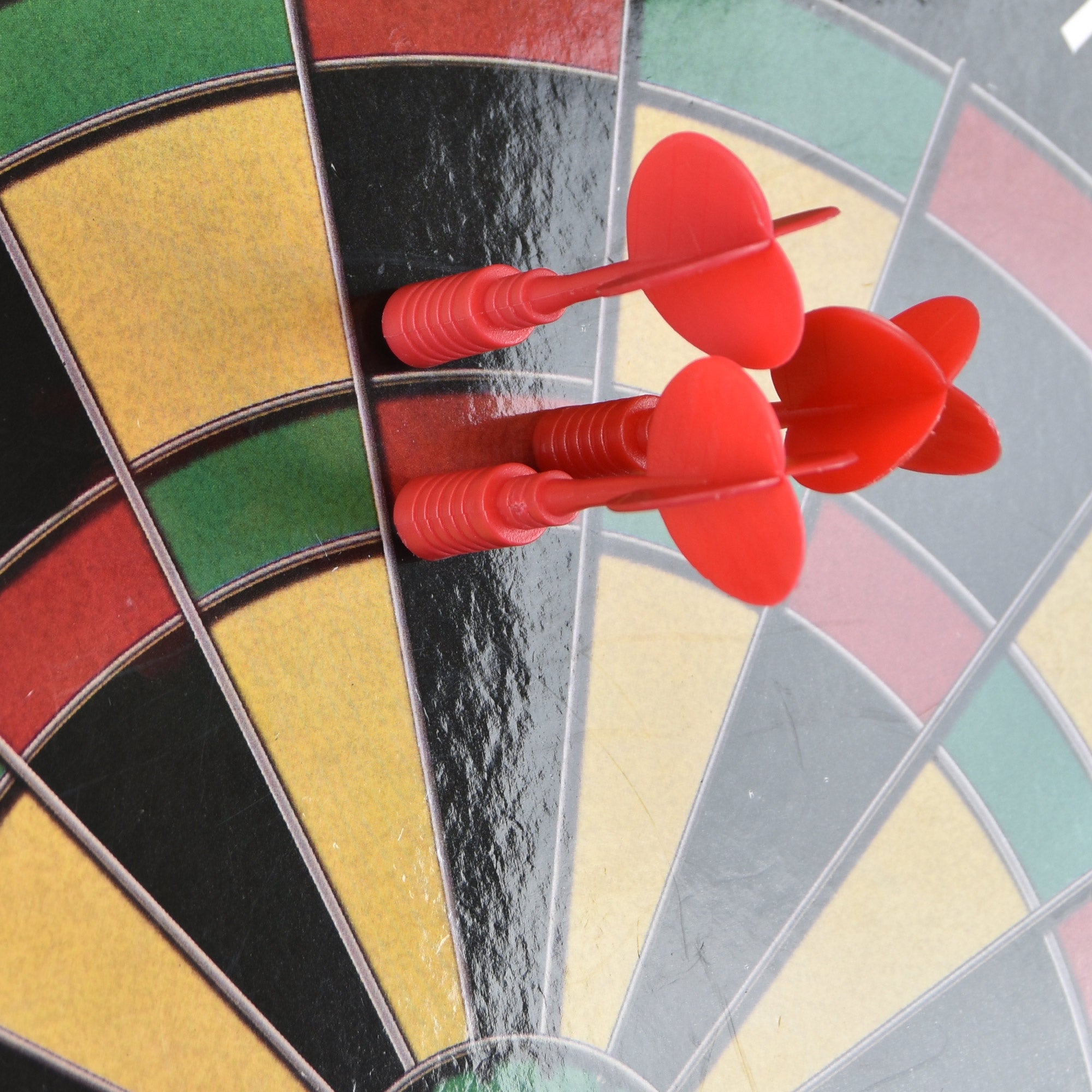 Karella - Dartboard Magnet - Modell Family inkl. 6 Magnetdarts