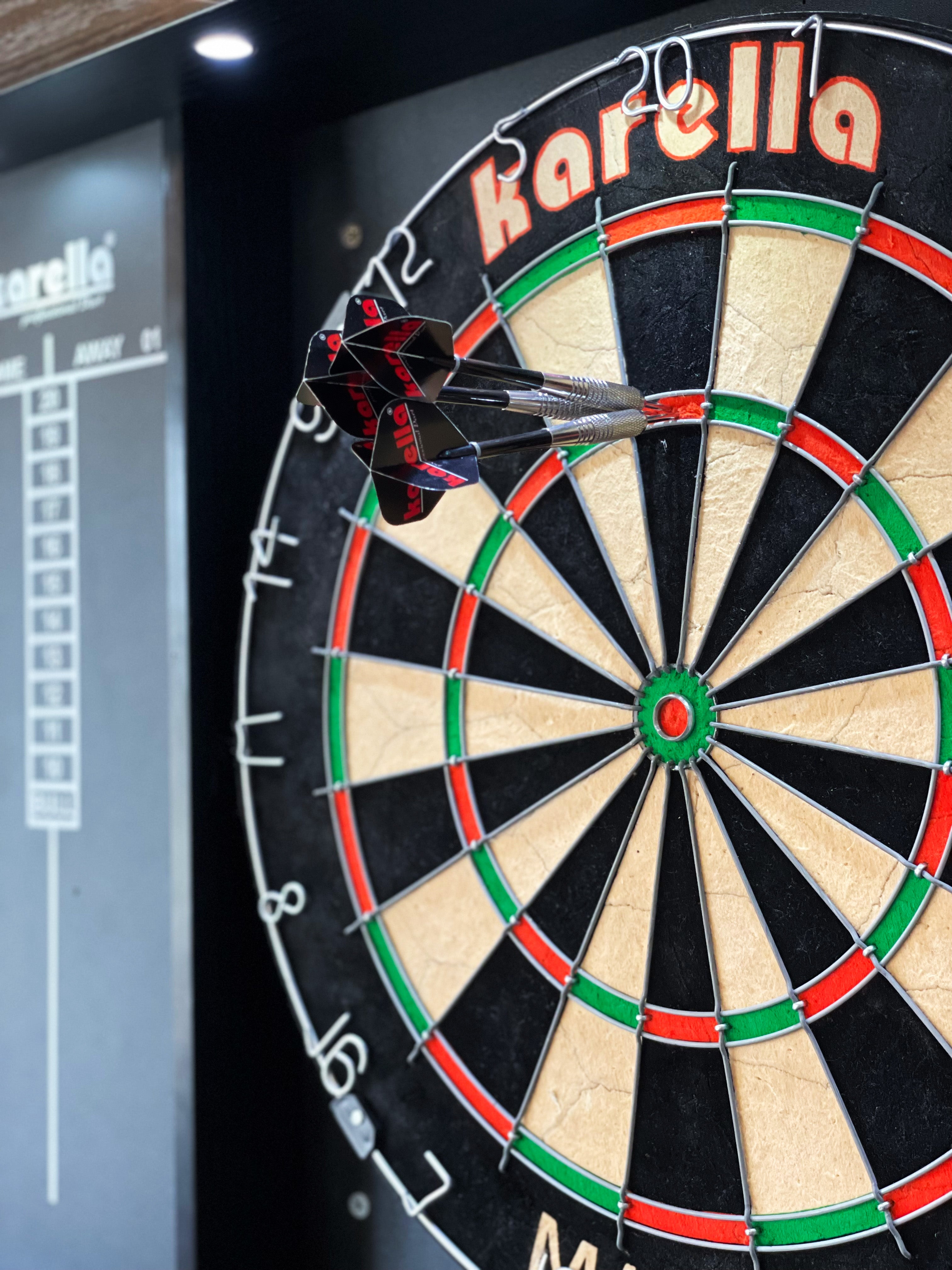 Karella - Dart-Cabinet Arena mit LED-Beleuchtung